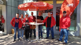 Unser Osterhasen von links nach rechts: Tim Vollert, Petra Pohl, Rebekka Dierkes, Roland Becker, Heinz Krystofiak, Uwe Massenberg, Rolf-Dieter Crois