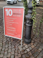 So ein Stellschild vermissen wir (inkl. Kette und Vorhängeschloss)